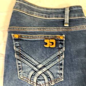 Joe’s Jeans size 32. Detailed pocket. Skinny leg. Chelsea fit. EUC.